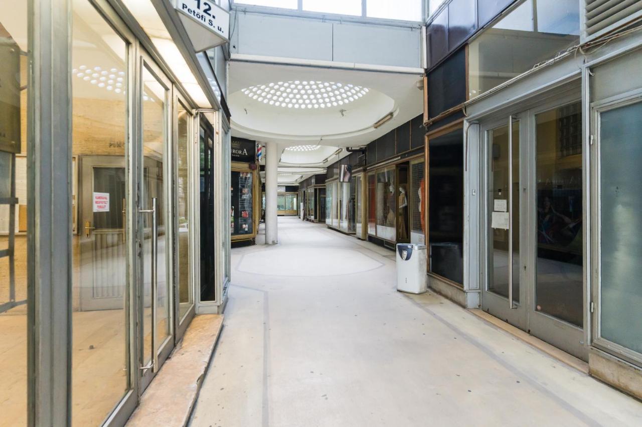 Cheerful Studio Budapest Downtown Buitenkant foto